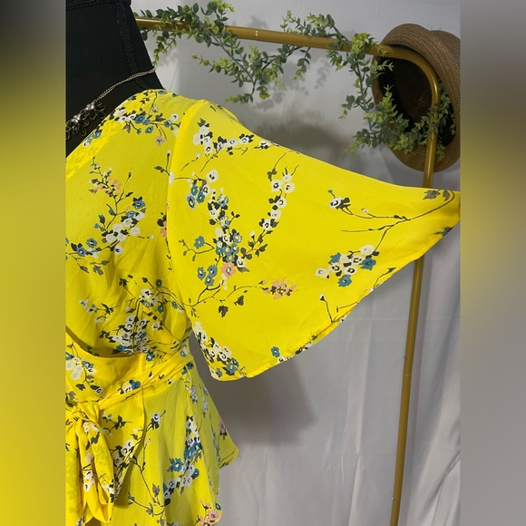 ♻️DISPONIBLE ♻️
✨NEW LOFT PETITE Floral Wrap Peplum Blouse✨ - Picture 6 of 8